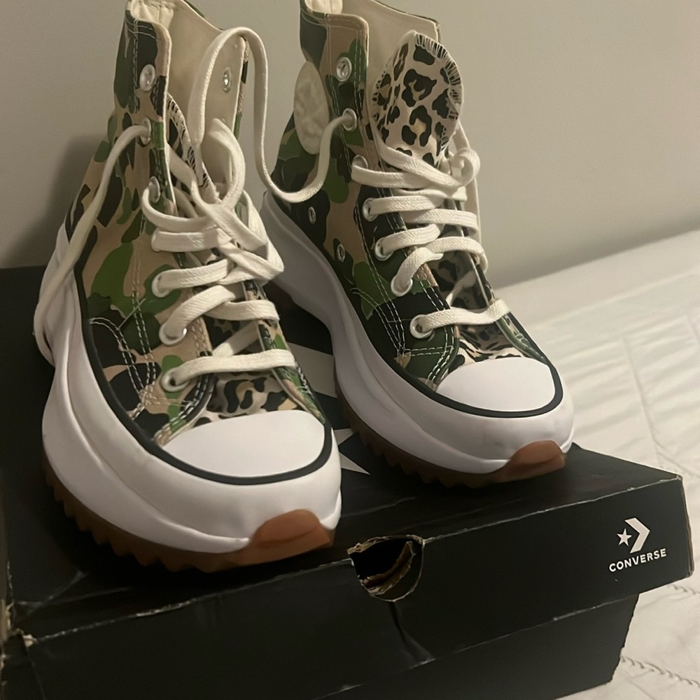 Platform converse 6.5 women worn once in great condition